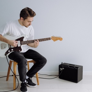 Электрогитара для начинающих